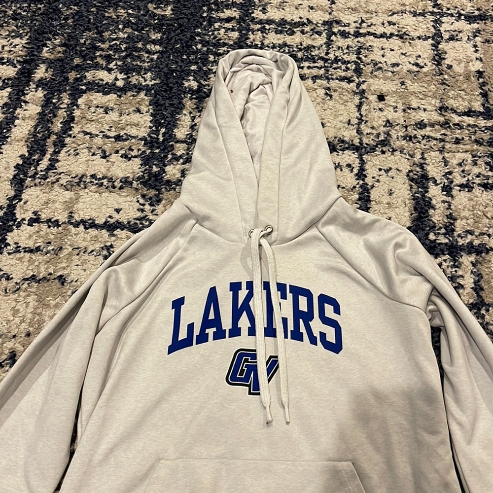 Lakers hoodie, very good condition very warm. Outside fabric is a silky material